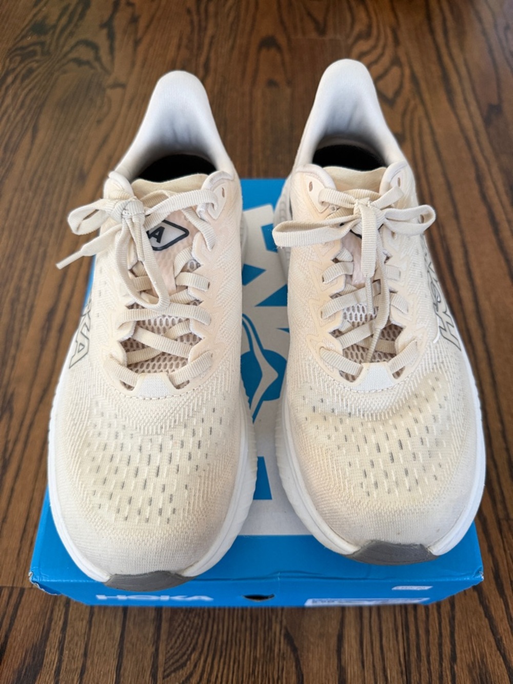 Hoka Mach 6 wide 8.5 cream color Breathable Running Shoes